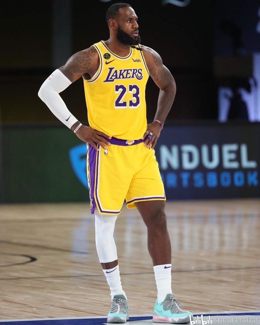 黑丝区域多 黑丝区域多